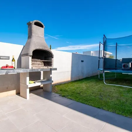 Elite 1 * Πούλα