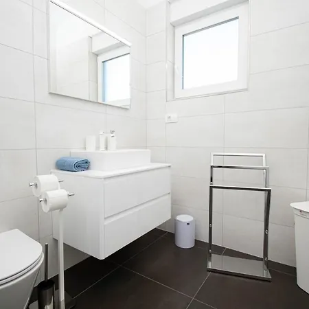 Elite 1 Βίλα Πούλα