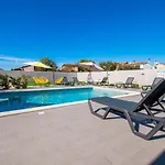 Vila Elite 1 *