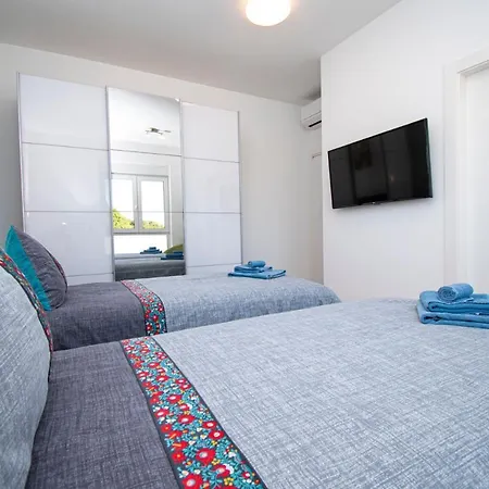 Elite 1 فيلة بولا